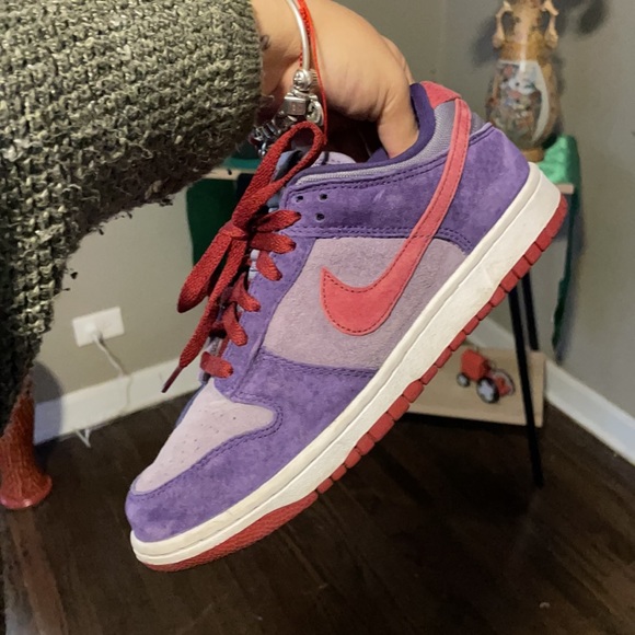 6M plum Dunks - Picture 1 of 6